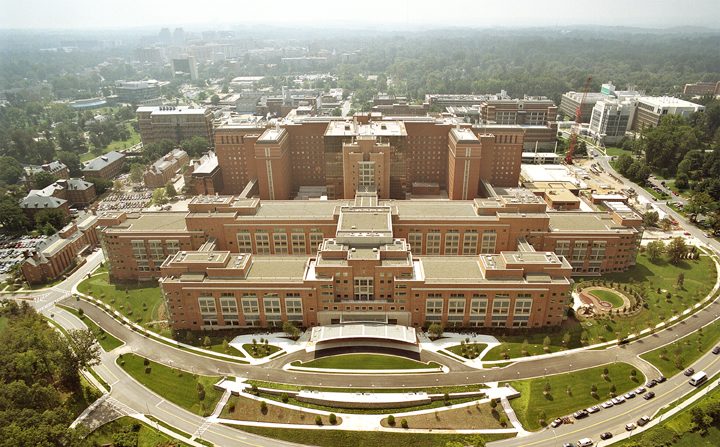 El Centro de Investigación Clínica Mark O. Hatfield, en los Institutos Nacionales de Salud Bethesda, campus de Maryland. (NIH)