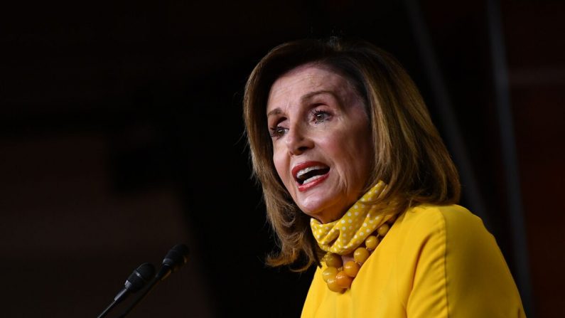 La presidenta de la Cámara de Representantes, Nancy Pelosi (D-Calif.) habla en su rueda de prensa semanal en Capitol Hill el 11 de junio de 2020. (MANDEL NGAN/AFP a través de Getty Images)