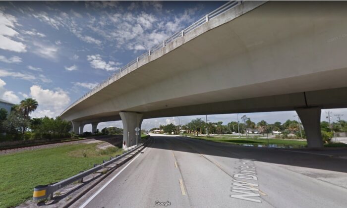 Una sección del puente Roosevelt en Stuart, Florida, en 2017. (Google Maps)