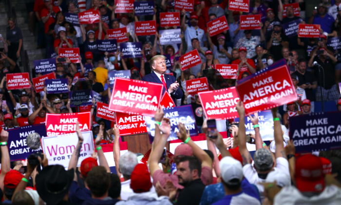 El presidente Donald Trump en un mitin de su campaña presidencial en el Centro BOK en Tulsa, Oklahoma, el 20 de junio de 2020. (Charlotte Cuthbertson/The Epoch Times)