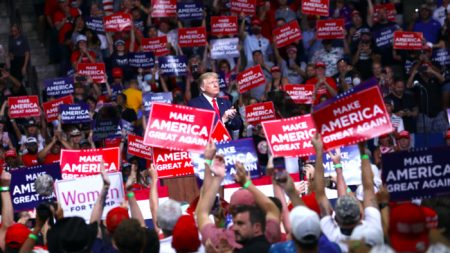 10.1 millones de personas vieron el rally de Trump en Tulsa por Internet, dice su equipo de campaña