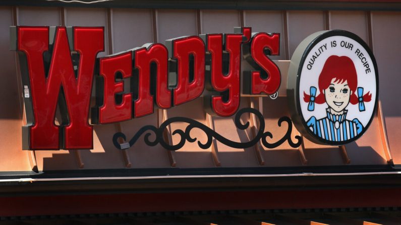 La señalización del logo se exhibe en un restaurante de Wendy's el 13 de junio de 2011 en Chicago, Ill. (Scott Olson/Getty Images)