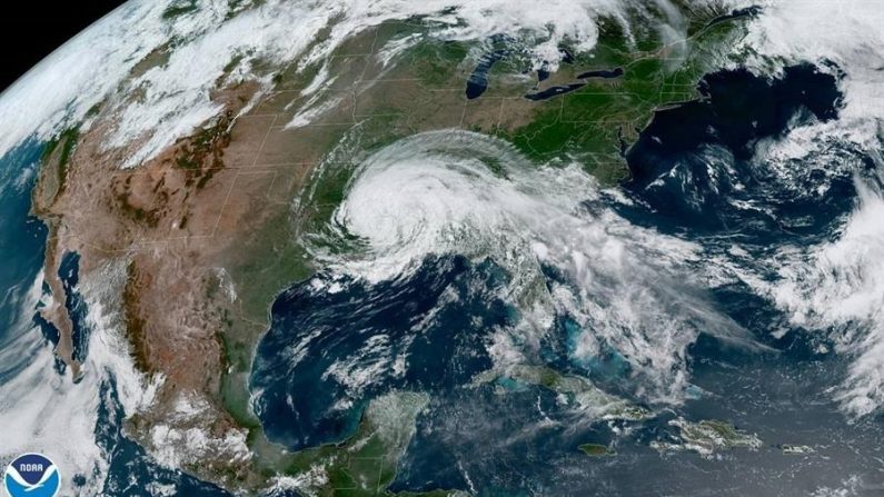 Fotografía cedida por la Administración Nacional Oceánica y Atmosférica (NOAA) por vía del Centro Nacional de Huracanes (NHC) donde se muestra la localización de la tormenta tropical Cristóbal este lunes a las 11:26 hora local (15:26 GMT). EFE/NOAA-NHC
