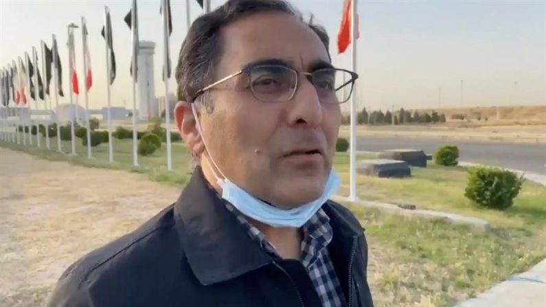 Una captura de video entregada por la televisión estatal iraní IRIB el 4 de junio que muestra al científico iraní Sirous Asgari tras llegar al aeropuerto internacional Imam Khomeini en Teherán, Irán, después de ser liberado de prisión por los Estados Unidos, el 03 de junio de 2020. EFE/EPA/IRIB
