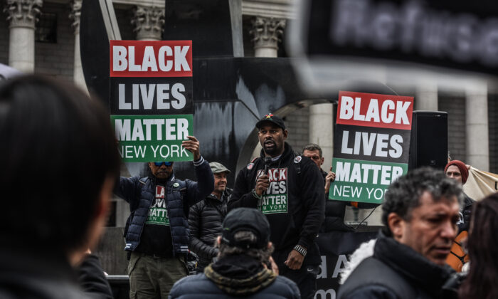 Hawk Newsome, de Black Lives Matter Greater New York, habla durante una concentración en la ciudad de Nueva York el 16 de marzo de 2019. (Stephanie Keith/Getty Images)