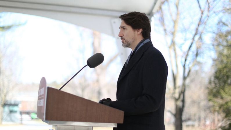 El primer ministro canadiense Justin Trudeau comenta el tiroteo en Nueva Escocia durante una conferencia de prensa el 20 de abril de 2020 en Ottawa, Canadá. (DAVE CHAN/AFP vía Getty Images)