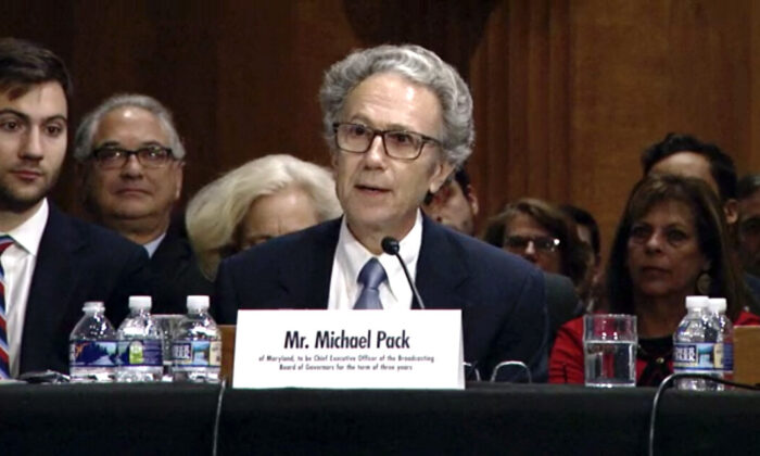 Michael Pack habla en su audiencia de nominación en el edificio de oficinas del Senado Dirksen en el Capitolio de los EE.UU. en Washington, el 19 de septiembre de 2019. (Captura de pantalla del video de la audiencia/Comité de Relaciones Exteriores del Senado de los EE.UU.)