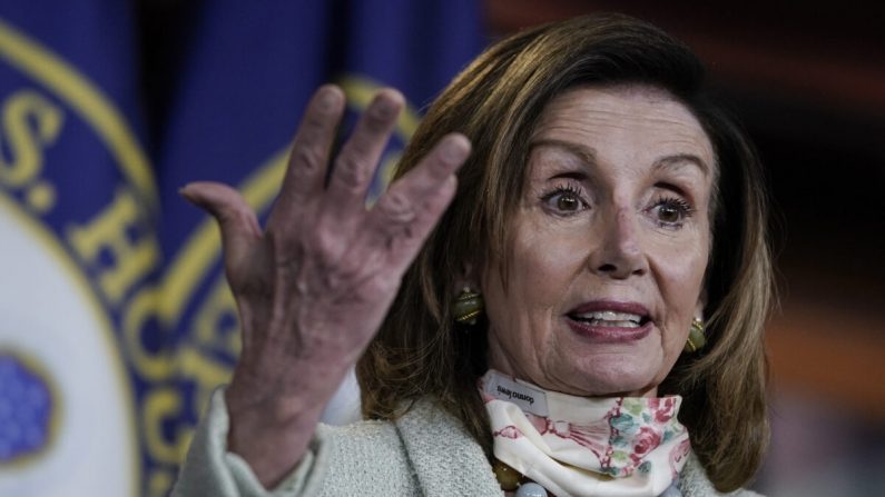 La presidenta de la Cámara de Representantes, Nancy Pelosi (D-Calif.), habla en una conferencia de prensa en Washington el 27 de mayo de 2020. (Drew Angerer/Getty Images)