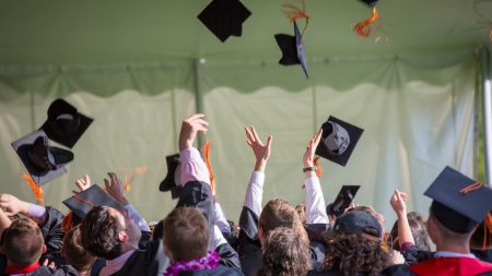 Mujer de 24 años, con síndrome de Down, se gradúa de la Universidad de Rowan en Nueva Jersey