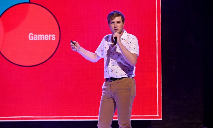 Ryan Broderick habla en el escenario durante Internet Live By BuzzFeed en el Webster Hall el 25 de julio de 2019 en la ciudad de Nueva York. (Noam Galai/Getty Images para BuzzFeed)