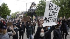 Manifestantes toman el Ayuntamiento de Seattle y exigen la renuncia de la alcaldesa