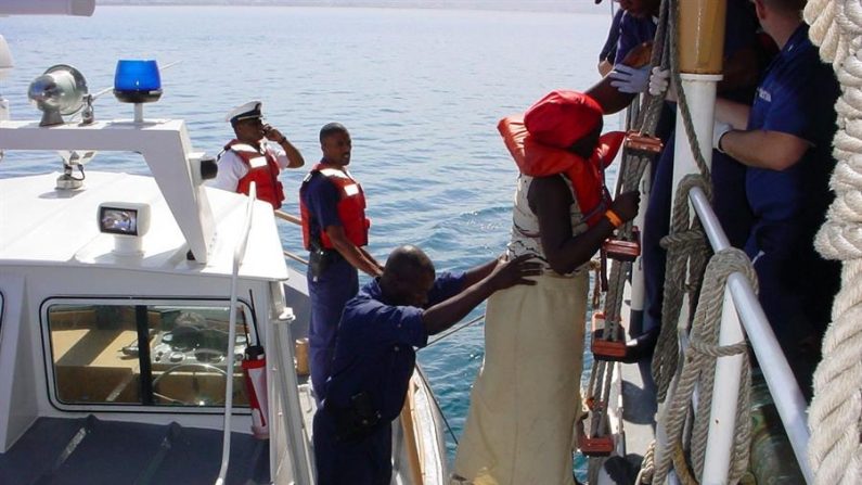 En el año fiscal anterior fueron 3499 los inmigrantes haitianos interceptados en el mar en el estrecho de Florida, el Caribe y el Océano Atlántico. EFE/Guardia Costera Estadounidense/Archivo
