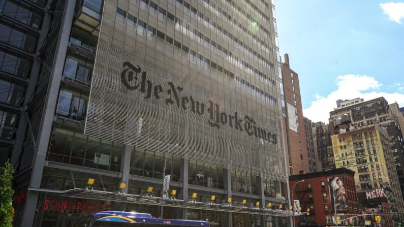 Edificio de New York Times, el 15 de abril de 2020. (Chung I Ho/The Epoch Times)
