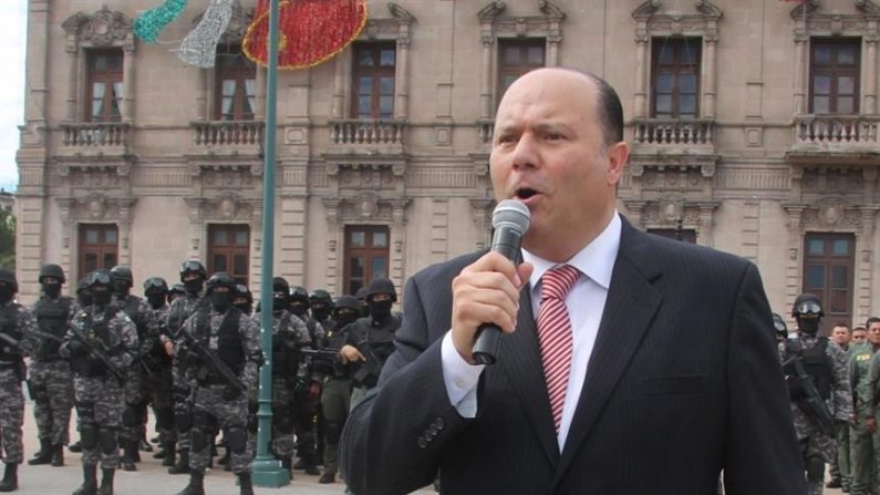 Fotografía del 4 de octubre de 2016 del exgobernador César Duarte durante su despedida con las fuerzas de seguridad del estado de Chihuahua (México). EFE/Jonathan Fernández