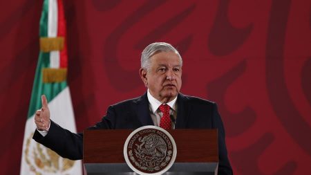 López Obrador dice que exdirector de Pemex declaró formalmente en Fiscalía