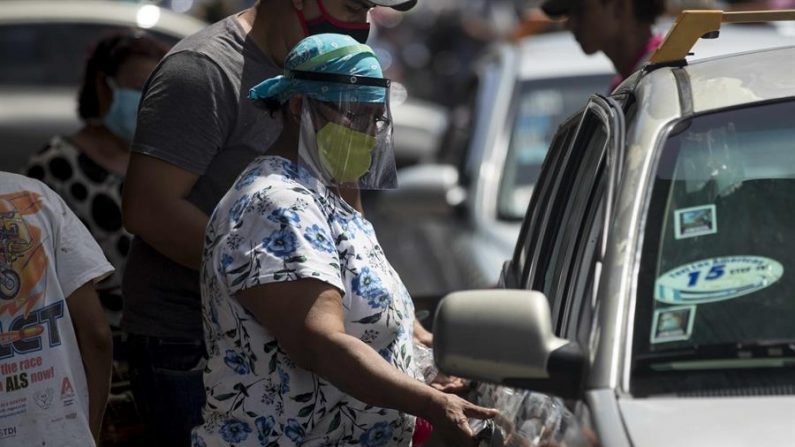 Una mujer utiliza una careta como medida de prevención ante el virus del PCCh en Managua (Nicaragua). EFE/ Jorge Torres/Archivo