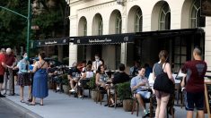Nueva York le pone mil pegas a las terrazas de los restaurantes