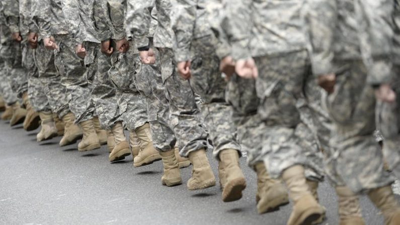 Soldados marchan hoy, lunes 11 de noviembre de 2013, durante el desfile del Día de los Veteranos en Nueva York (Estados Unidos). EFE/ANDREW GOMBERT/Archivo

