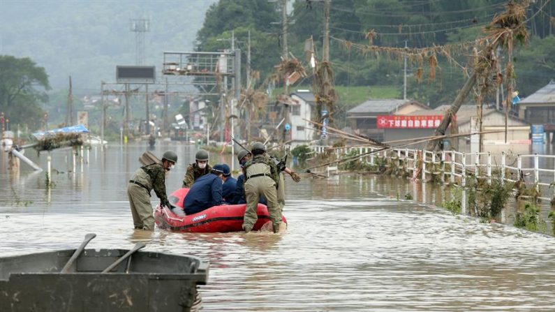 Intensas lluvias en el sudoeste de Japón causan más de treinta muertos. 5 de julio de 2020. (EFE/EPA/JIJI PRESS JAPAN)
