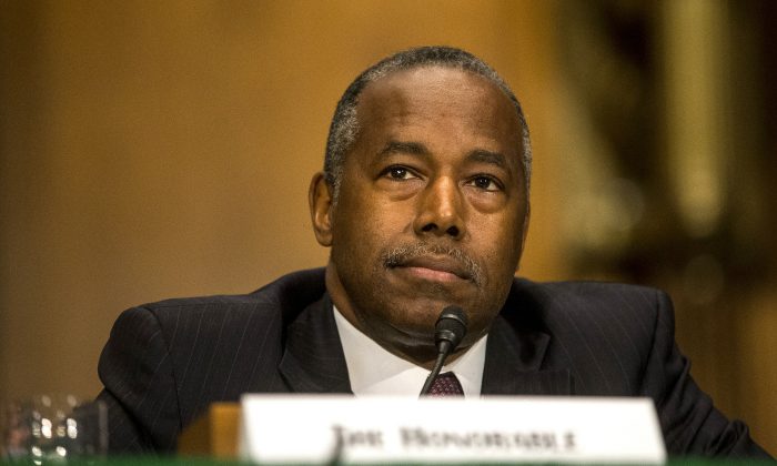 El secretario de Vivienda y Desarrollo Urbano Ben Carson testifica durante una audiencia del Comité de Banca, Vivienda y Asuntos Urbanos del Senado en Washington el 10 de septiembre de 2019. (Zach Gibson/Getty Images)