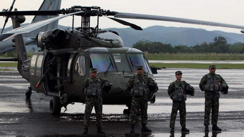 Imagen de archivo de un helicóptero del Ejército colombiano. (EFE /MAURICIO DUEÑAS CASTAÑEDA /Archivo)