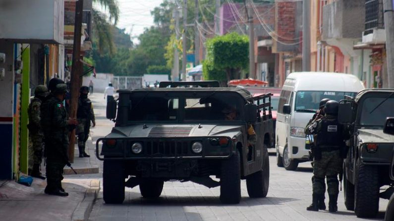 Agentes de la Guardia Nacional patrullan las calles de Celaya, en el estado de Guanajuato (México). EFE/ Str