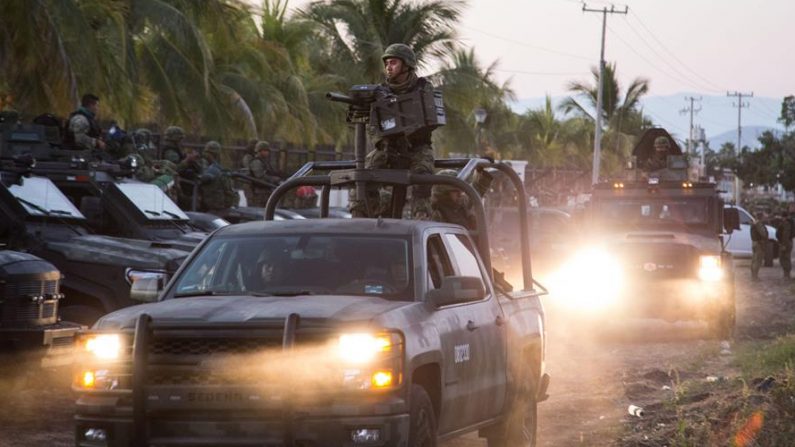 De acuerdo con información de fuentes militares, este nuevo enfrentamiento sucedió alrededor de las 06.30 hora local (11.30 GMT) del martes en el poblado División del Norte, perteneciente al municipio de Buenavista Tomatlán, una de las zonas donde en 2013 surgieron los grupos civiles de autodefensa. EFE/Archivo