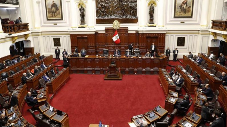 Vista del interior del Congreso en Lima (Perú). EFE/ Paolo Aguilar/Archivo