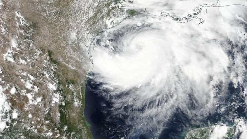 Hanna se convirtió el 25 de julio de 2020 en el primer huracán de la temporada atlántica en el Golfo de México y se dirige a la costa de Texas (EE.UU.), donde se prevé que tocará tierra, mientras la tormenta tropical Gonzalo avanza cerca de Trinidad y Tobago. EFE/EPA/NASA