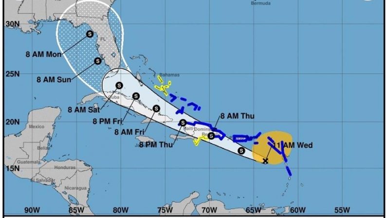 Fotografía cedida el 29 de julio de 2020 por el Centro Nacional de Huracanes (NHC) de Estados Unidos donde se muestra el pronóstico de la trayectoria de cinco días del ciclón 9 por el caribe hacia Florida. EFE/NHC