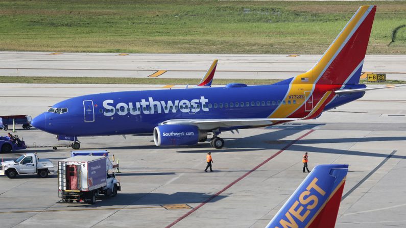 Los aviones de Southwest Airlines se encuentran en la pista del aeropuerto internacional de Fort Lauderdale Hollywood el 20 de febrero de 2019, en Fort Lauderdale, Florida.  (Joe Raedle/Getty Images)
