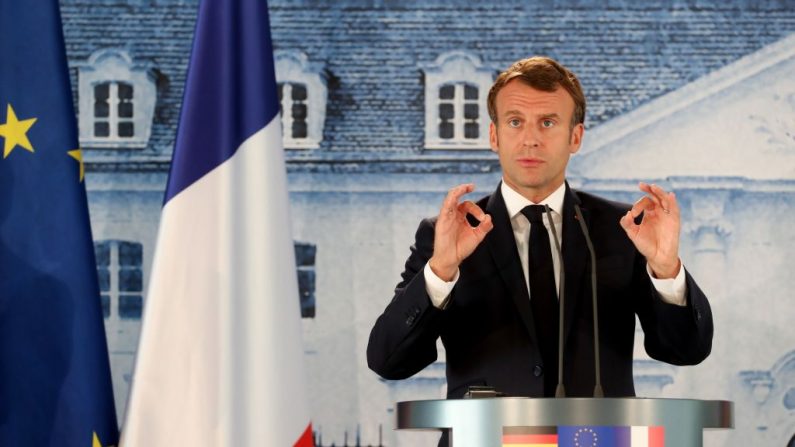 El presidente francés Emmanuel Macron habla durante una conferencia de prensa conjunta con el canciller alemán el 29 de junio de 2020 en la casa de huéspedes del Gobierno alemán en Meseberg, en las afueras de Berlín. (Foto de HAYOUNG JEON/POOL/AFP vía Getty Images)