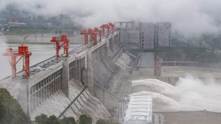 China: Fuertes inundaciones azotan Chongqing, luego de dejar 106 muertos o desaparecidos al sur