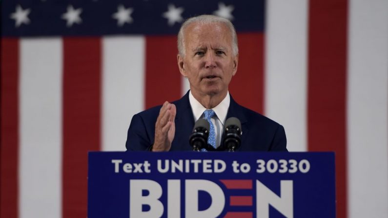 El candidato presidencial demócrata Joe Biden habla en Wilmington, Delaware, el 30 de junio de 2020. (Brendan Smialowski/AFP a través de Getty Images)
