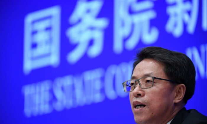 Zhang Xiaoming, subdirector de la Oficina de Asuntos de Hong Kong y Macao del Consejo de Estado, habla en una conferencia de prensa en Beijing el 1 de julio de 2020. (Greg Baker/AFP vía Getty Images)