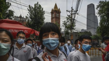 Autoridades de Beijing ocultan nuevos casos del virus en un vecindario, dice residente