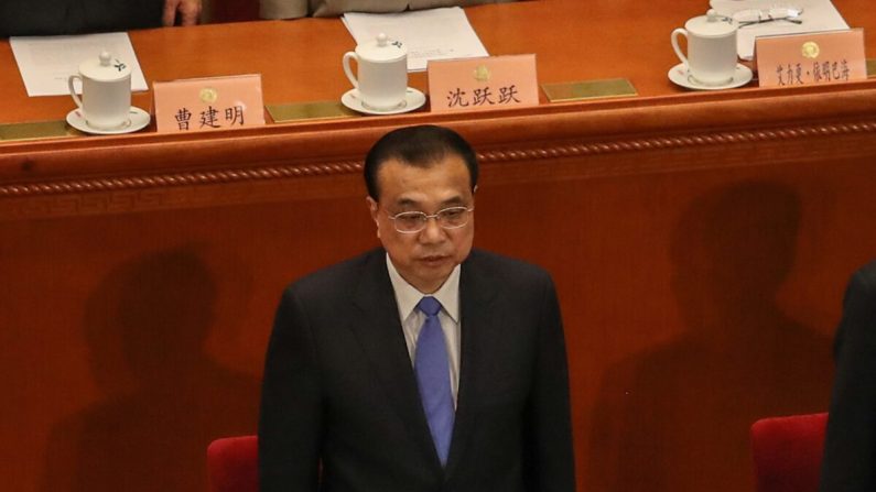 El primer ministro chino Li Keqiang está en la sesión de clausura de la conferencia de la legislatura títere de China, en Beijing, China, el 27 de mayo de 2020. (Andrea Verdelli/Getty Images)