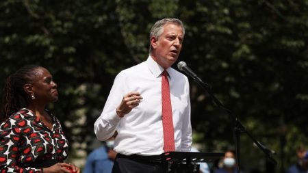 Alcalde de Blasio retrasa el mural de «Black Lives Matter» cerca de la Torre Trump