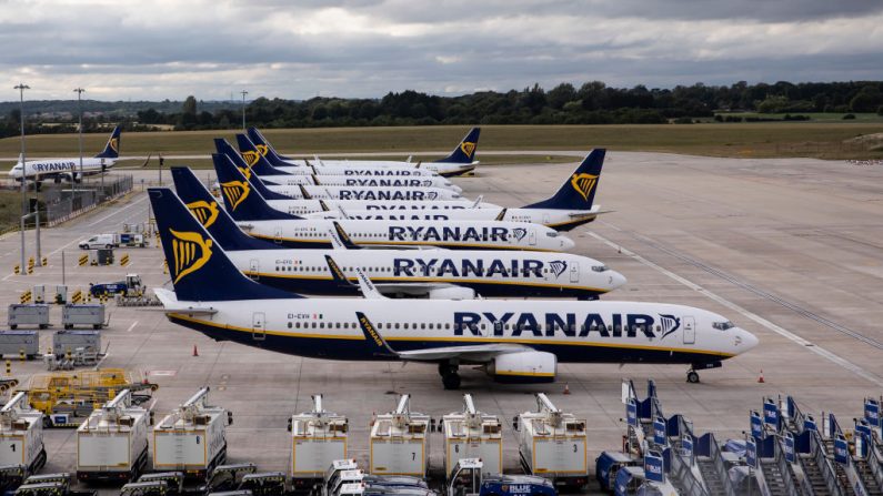 Los aviones de Ryanair están estacionados en una caseta en el aeropuerto de Stansted el 30 de junio de 2020 en Stansted, Reino Unido. (Foto de Dan Kitwood/Getty Images)