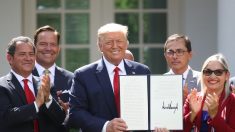 Trump firma decreto para fomentar la prosperidad de los latinos