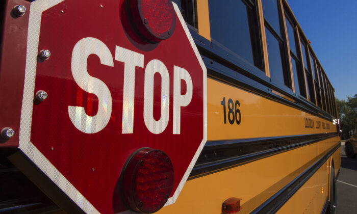 Un autobús escolar en una foto de archivo. (Paul J. Richards/AFP a través de Getty Images)