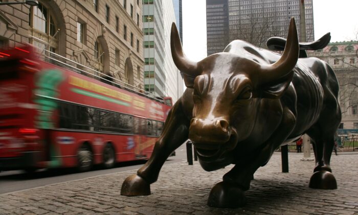 La escultura del Toro de Wall Street en el Distrito Financiero de Nueva York en una foto de archivo. (Spencer Platt/Getty Images)