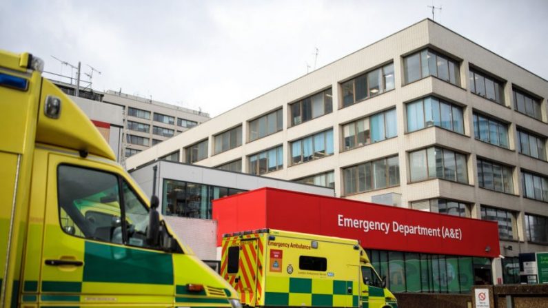 Ambulancias fuera del Hospital St Thomas, en Londres, Inglaterra, el 3 de enero de 2018. (Jack Taylor/Getty Images)
