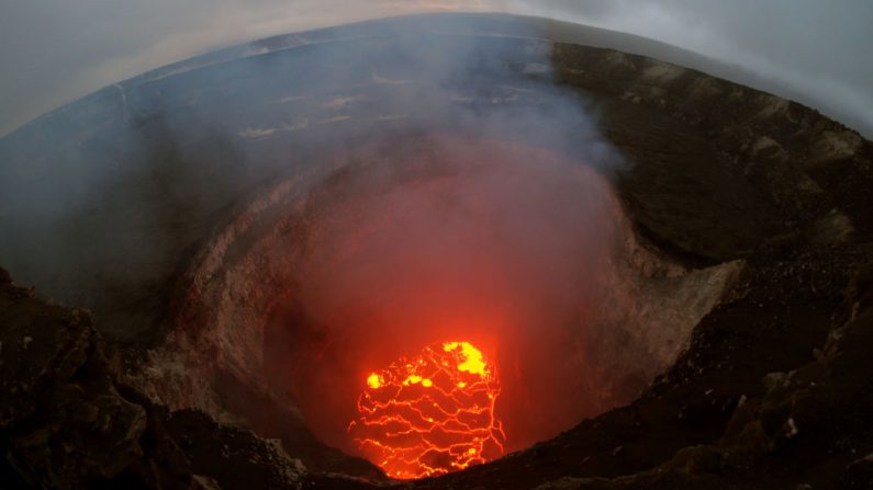 Imagen del volcán Kilauea de Hawaii después de erupción el 6 de mayo de 2018 cerca de Pahoa, Hawaii (EE.UU.). (Foto del Servicio Geológico de los Estados Unidos vía Getty Images)