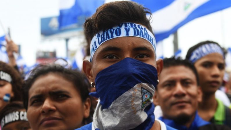 La gente asiste a las protestas en Managua (Nicaragua) el 30 de junio de 2018 contra el líder Daniel Ortega. (MARVIN RECINOS/AFP a través de Getty Images)