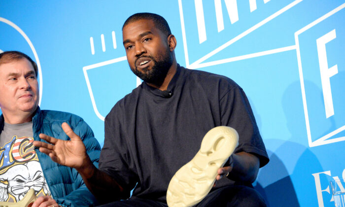Kanye West habla en el programa 'Kanye West y Steven Smith en conversación con Mark Wilson', en la ciudad de Nueva York, el 7 de noviembre de 2019. (Brad Barket/Getty Images)