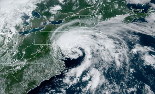 Imagen del satélite GOES sobre la tormenta tropical Fay en la costa este de Estados Unidos el 10 de julio de 2020 a las 15:26 hora UTC (https://cdn.star.nesdis.noaa.gov/GOES16)