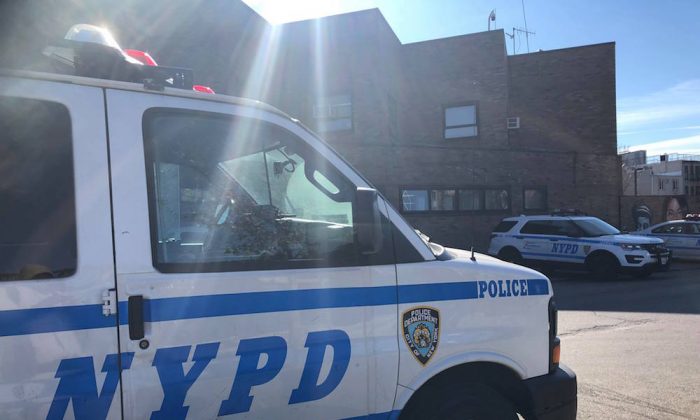 Foto de un vehículo de la policía de Nueva York en Brooklyn, Nueva York, el 17 de febrero de 2019. (Mimi Nguyen Ly/The Epoch Times)