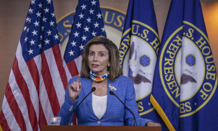 La Presidenta de la Cámara Nancy Pelosi (D-Calif.) habla en una conferencia de prensa en el Capitolio de Washington, el 29 de junio de 2020. (Tasos Katopodis/Getty Images)