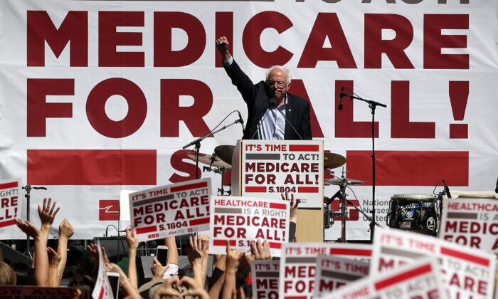 El senador Bernie Sanders (I-Vt.) habla durante un mitin de atención médica en San Francisco el 22 de septiembre de 2017. (Justin Sullivan/Getty Images)
